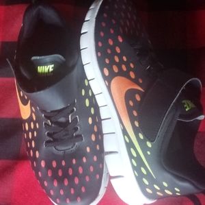 Kids sz 2.5 y , no tie Nike